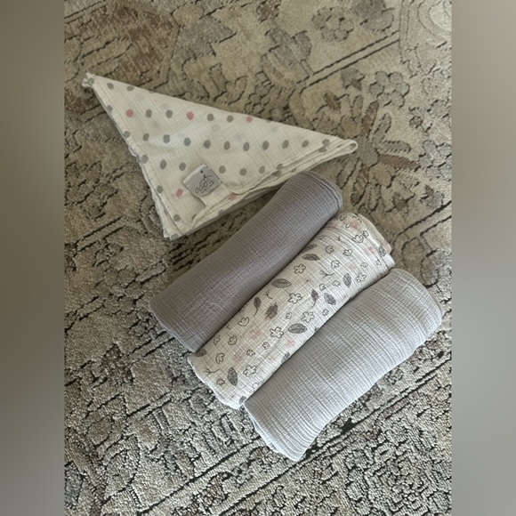Muslin Baby Swaddles / Blankets x3 & Lovey - Picture 3 of 3